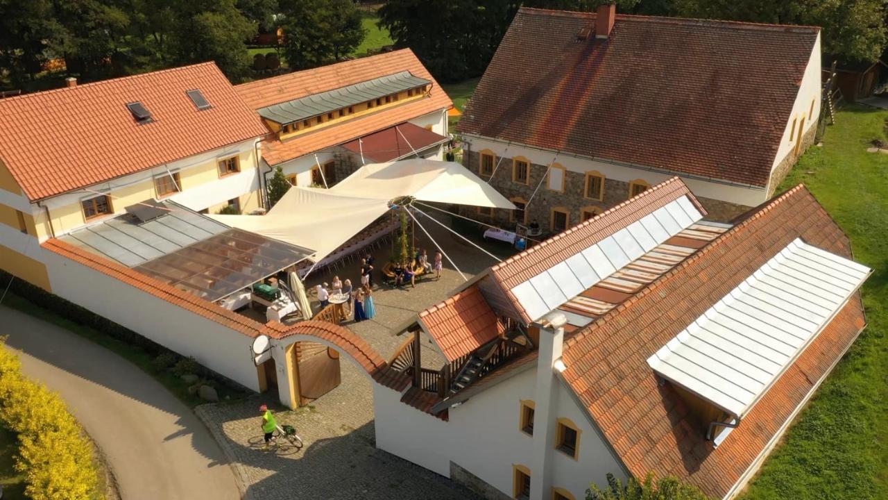 Hotel Strnadovsky Mlyn Jesenice  Exterior foto
